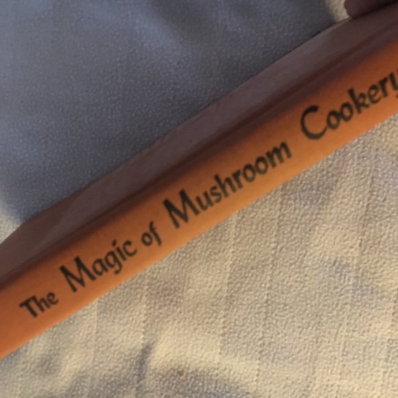 MUSHROOM COOKBOOK VINTAGE 1971 - Picture 4 of 8